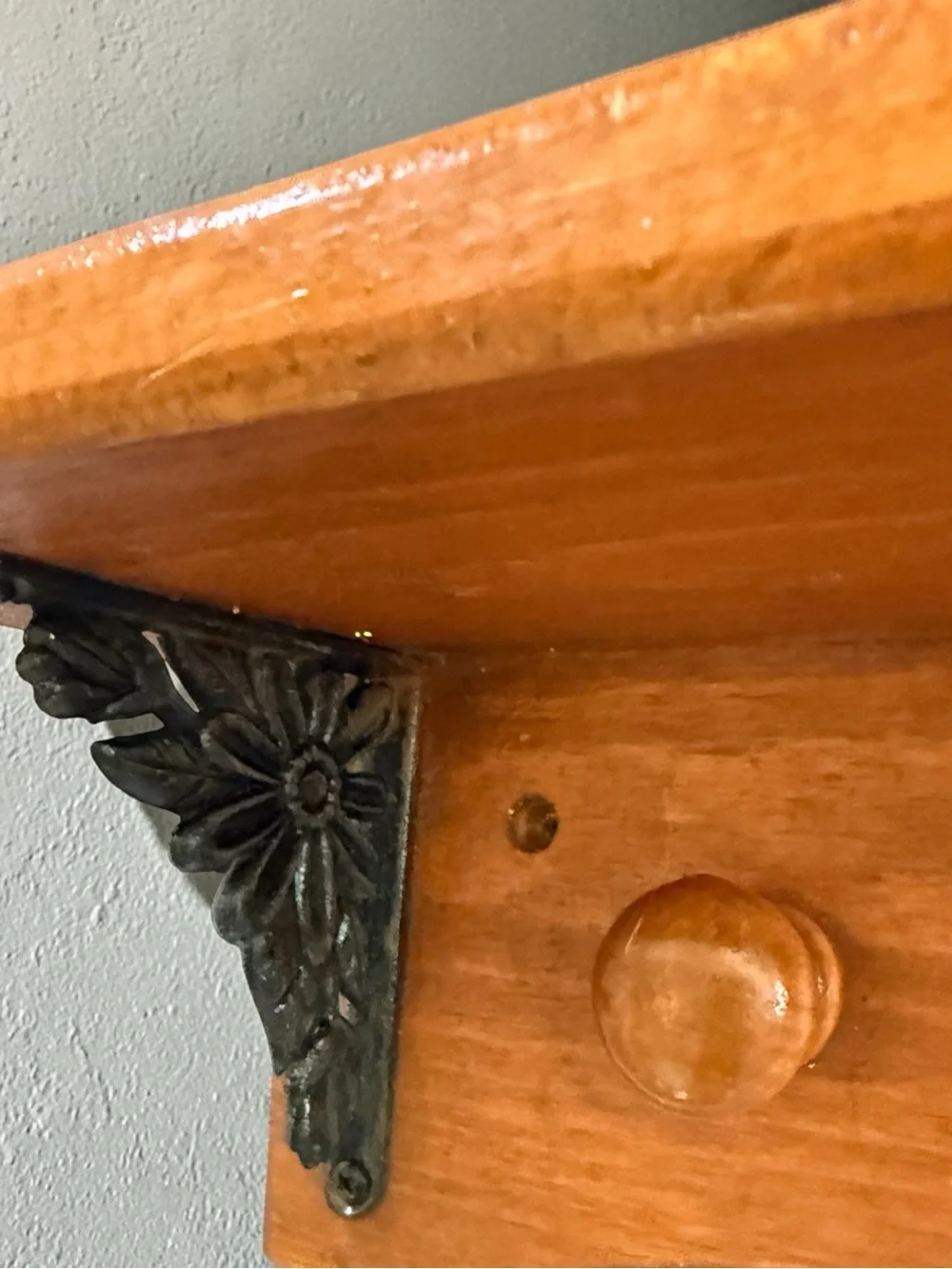 Vtg Wooden Wall Shelf w/ Knobs and Floral Metal Brackets 22” Country Cottage